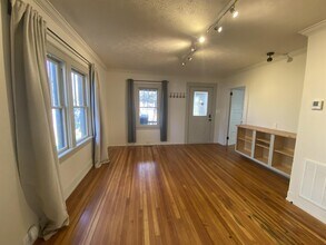7 Oakland St in Weaverville, NC - Building Photo - Building Photo