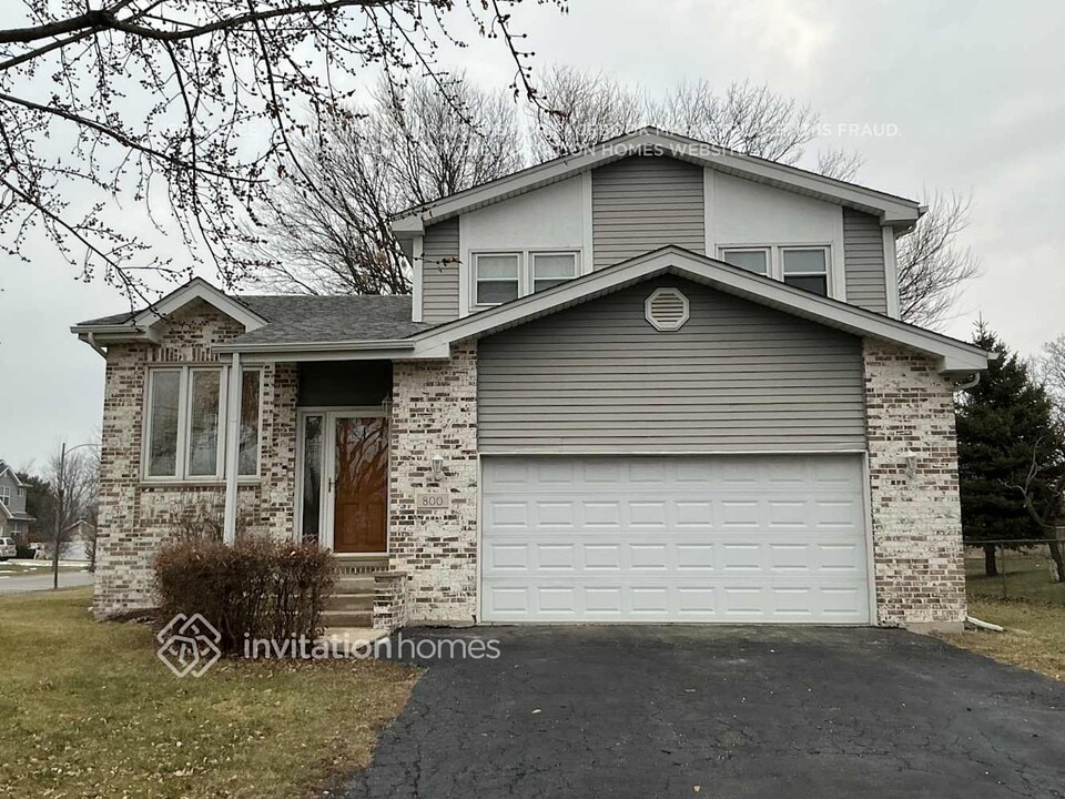 800 E Belmont Ave in Bensenville, IL - Building Photo
