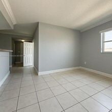 5150 W 12th Ave in Hialeah, FL - Building Photo - Building Photo