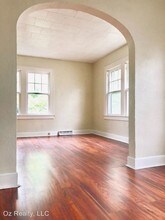 2030 Wyndhurst Rd in Toledo, OH - Foto de edificio - Building Photo