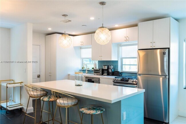 426 NE 26th St, Unit 1 in Miami, FL - Building Photo - Building Photo