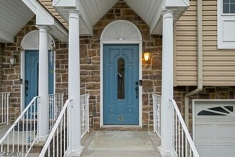 102 Montgomery St in Bloomfield, NJ - Building Photo - Building Photo