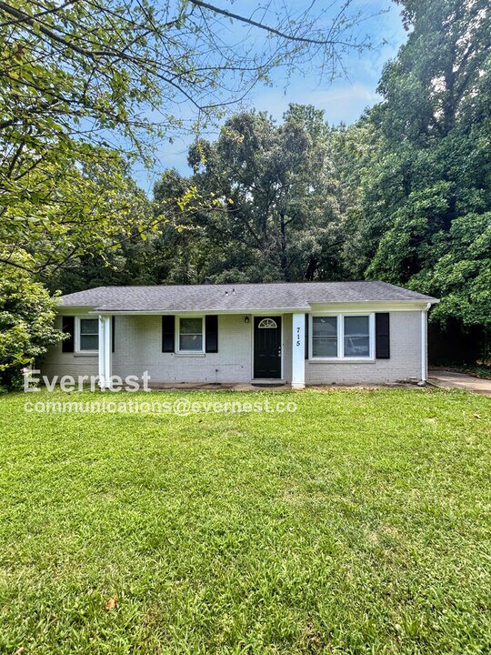 715 Milan Rd E in Charlotte, NC - Building Photo