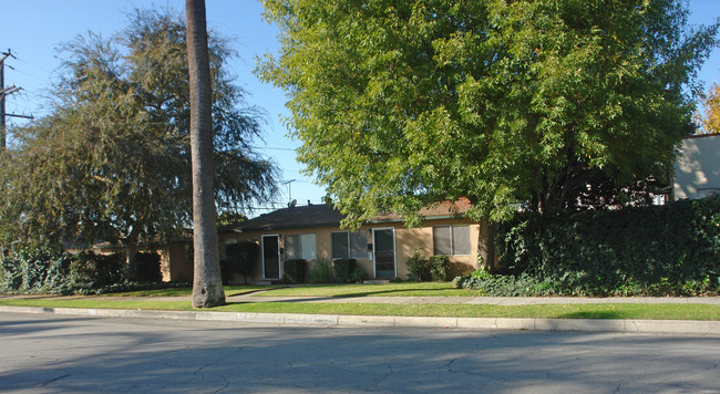 276 Center St in Covina, CA - Foto de edificio - Building Photo