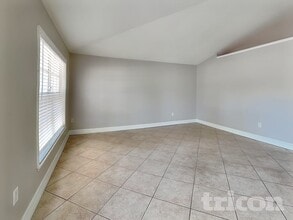 1904 Ellington Ct, Unit 113 in Valrico, FL - Building Photo - Building Photo