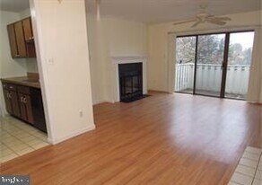 1202 Braxton Ct in North Wales, PA - Building Photo