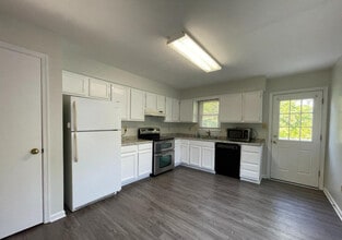 8729 36th Ave in College Park, MD - Foto de edificio - Building Photo