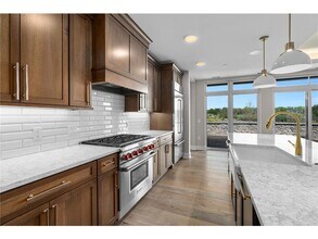 1 Hill Farm Rd in North Oaks, MN - Foto de edificio - Building Photo