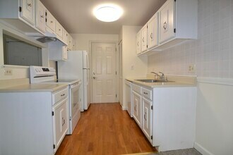 7 Thoreau Ct in Natick, MA - Building Photo - Building Photo