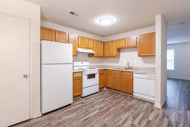 The Village at England Run Apartments in Fredericksburg, VA - Foto de edificio - Building Photo