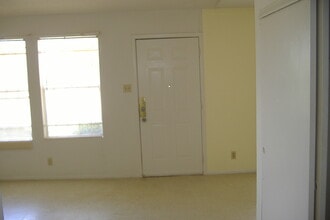 631 J St, Unit Apartment 2 in San Antonio, TX - Foto de edificio - Building Photo