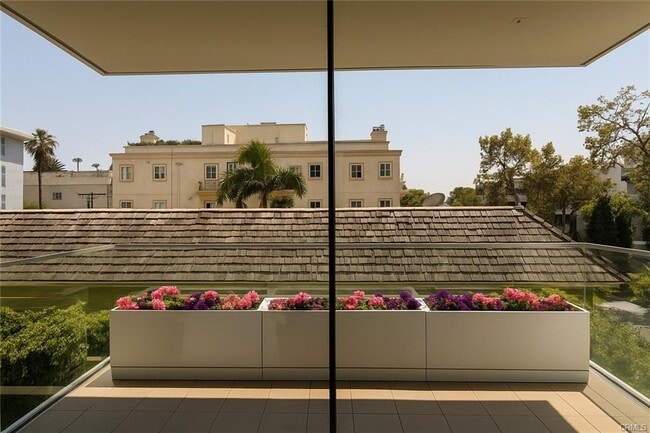 9200 Wilshire Blvd in Beverly Hills, CA - Building Photo - Building Photo