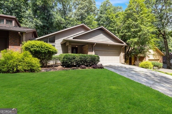 155 Lakeview Ridge W in Roswell, GA - Building Photo