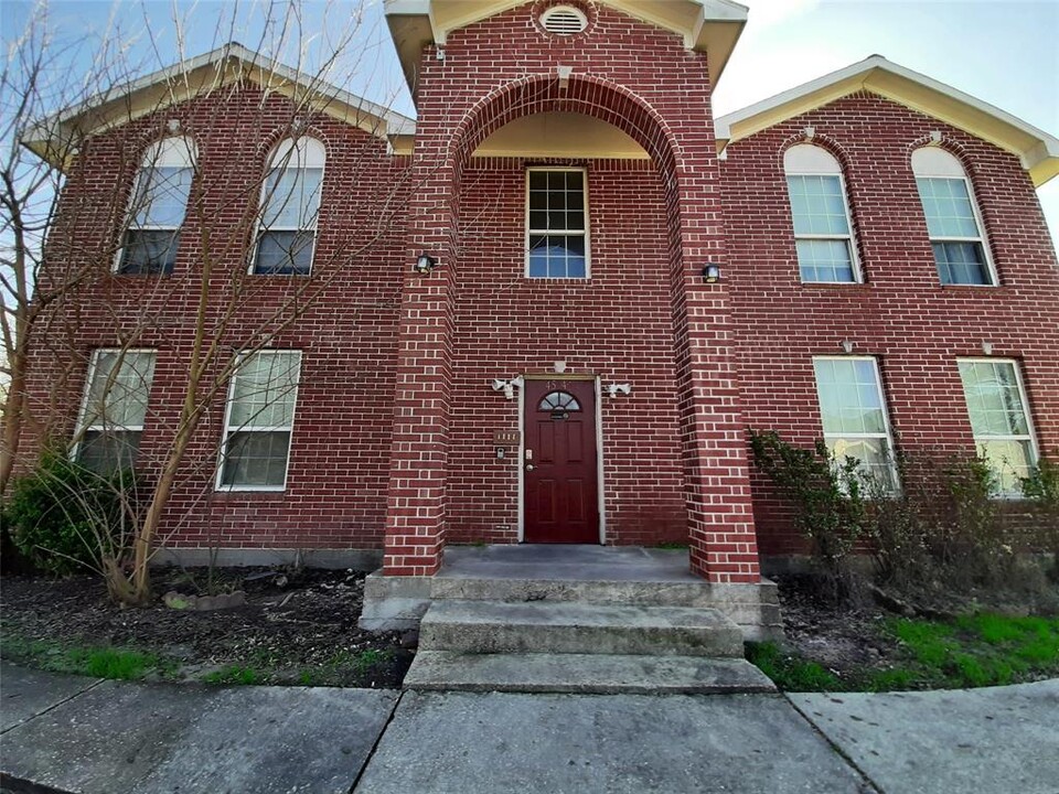 4542 Otterbury Dr in Houston, TX - Building Photo