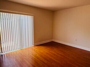 8601 SW 94th St, Unit 116W in Miami, FL - Building Photo - Building Photo