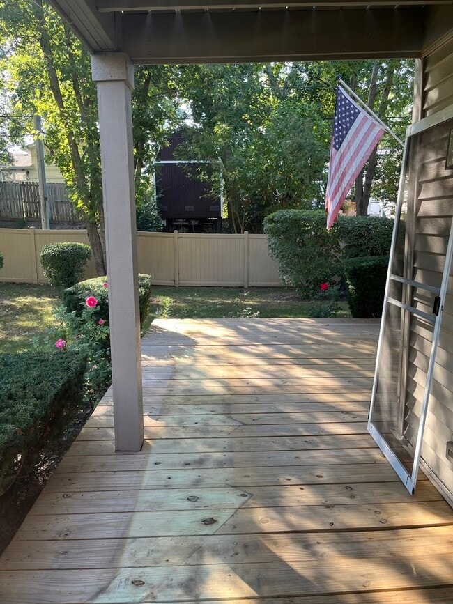 131 Crestwood Ct in Schaumburg, IL - Building Photo - Building Photo