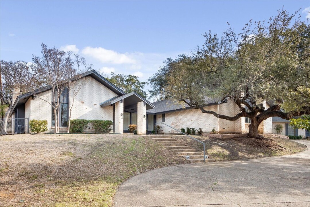 1141 Forest Grove Dr in Waco, TX - Foto de edificio