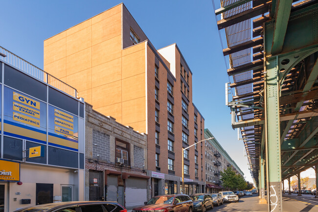 1325 Southern Blvd in Bronx, NY - Foto de edificio - Primary Photo