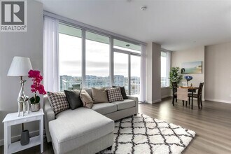 8688 Hazelbridge Wy in Richmond, BC - Building Photo - Building Photo