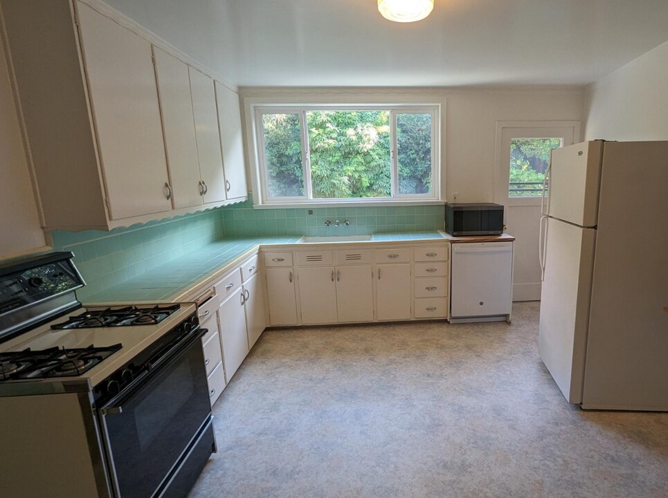 472-474-474 Corbett Ave in San Francisco, CA - Building Photo