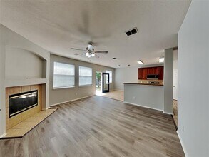 8209 Swan Park Dr in Denton, TX - Building Photo - Building Photo