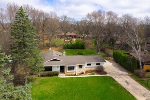 2428 S Root River Pkwy in West Allis, WI - Building Photo