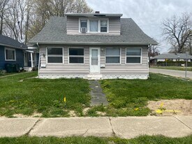 2304 E Memorial Dr in Muncie, IN - Building Photo