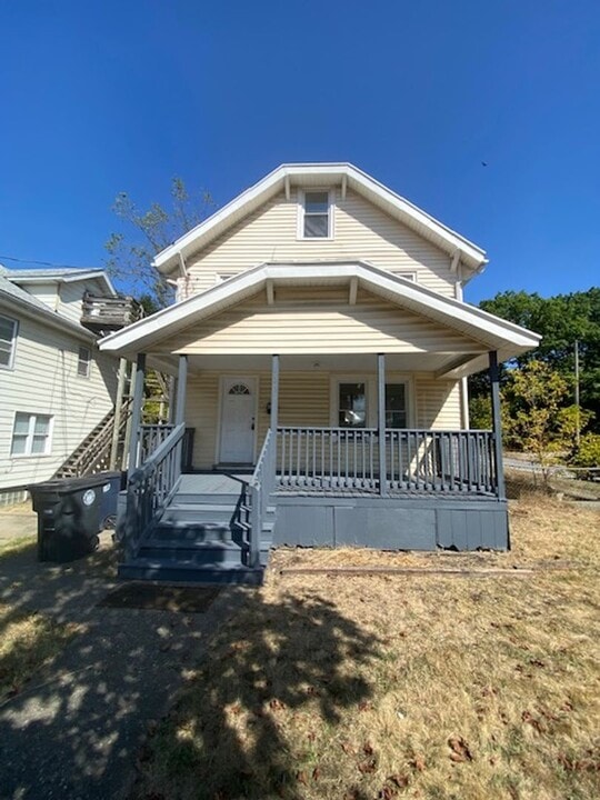 725 Excelsior Ave in Akron, OH - Building Photo