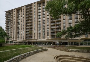 4600 S Four Mile Run Dr, Unit 512 in Arlington, VA - Building Photo