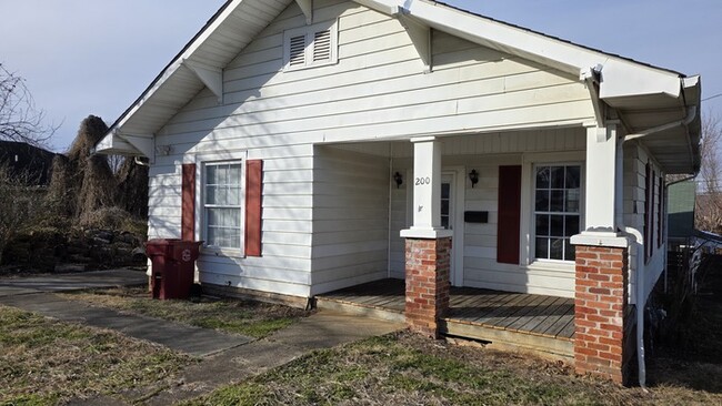 200 Hamilton St in Johnson City, TN - Building Photo - Building Photo