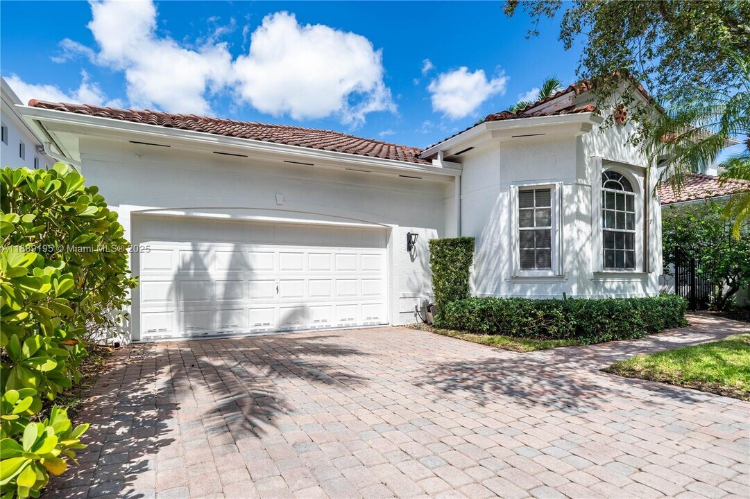3975 194th Trl in Golden Beach, FL - Building Photo