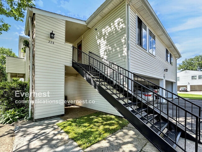 property at 810 Bellevue Rd