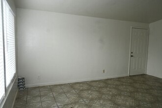 5210 38th Ave in Sacramento, CA - Building Photo - Building Photo