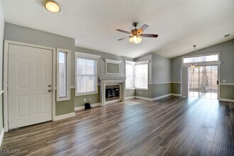 7221 Single Pine Dr in Las Vegas, NV - Building Photo - Building Photo