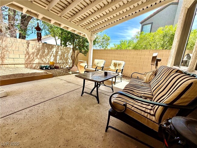 property at 1436 Country Hollow Dr