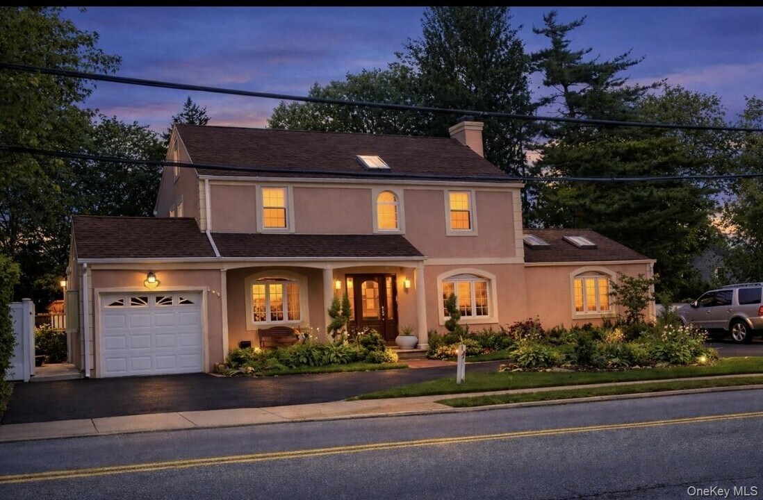 314 Main St in East Rockaway, NY - Building Photo