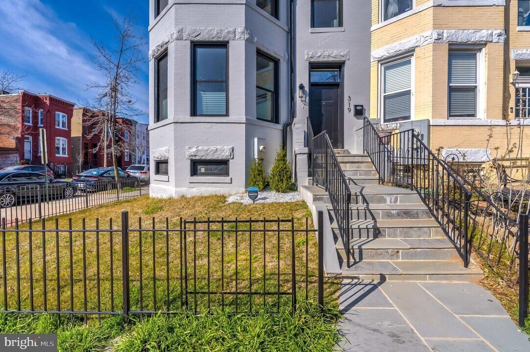 319 R St NW in Washington, DC - Building Photo