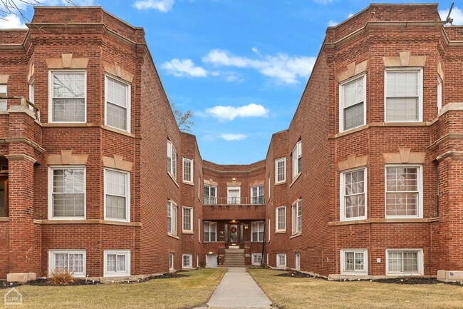 property at 7314 S King Dr
