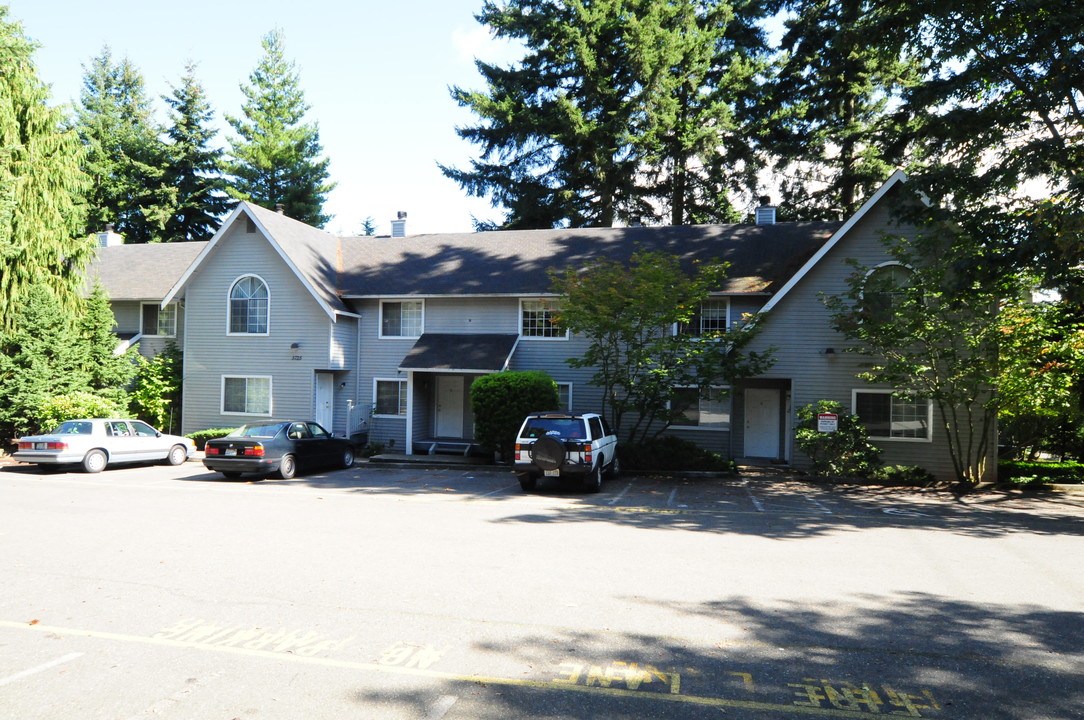 Village Townhouses in Lynnwood, WA - Building Photo