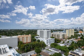 Keystone Villas in Miami, FL - Foto de edificio - Building Photo