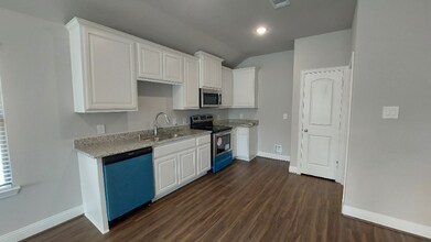 1425 Waverley Dr in Greenville, TX - Building Photo - Building Photo