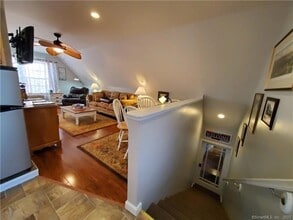 33 Chapman Rd in Stonington, CT - Building Photo - Building Photo