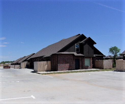 20620 E Reno Ave in Harrah, OK - Building Photo