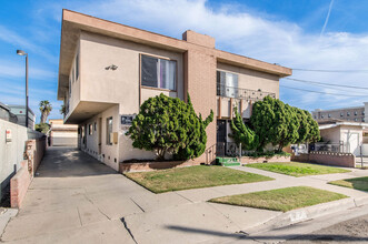 11300 Acacia Ave in Inglewood, CA - Building Photo - Building Photo