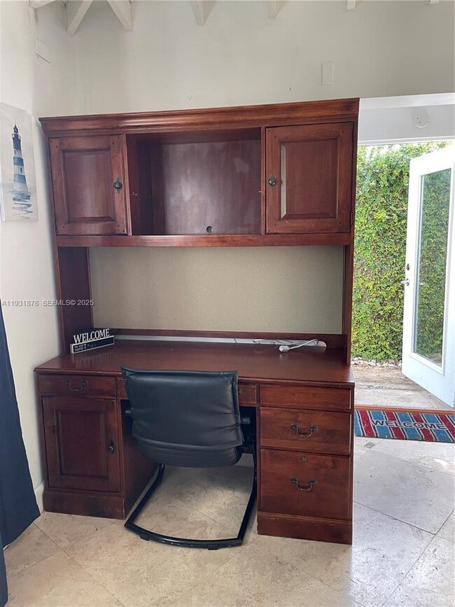 1365 Marseille Dr in Miami Beach, FL - Foto de edificio - Building Photo