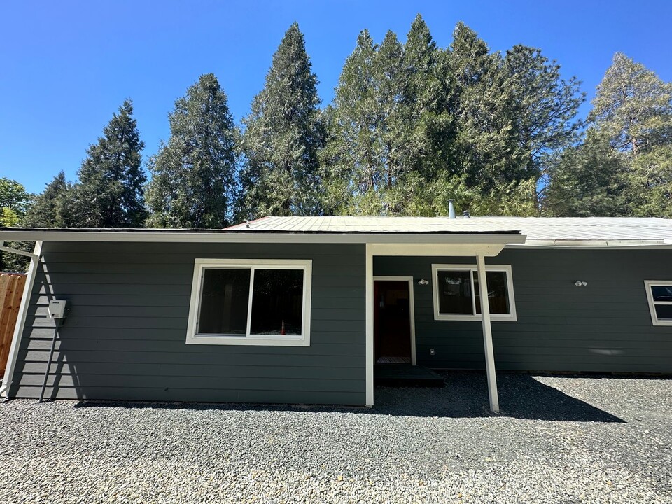 13115 Ridge Rd in Grass Valley, CA - Building Photo