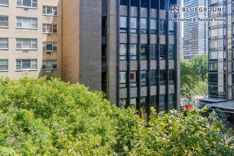 330 E 46th St in New York, NY - Building Photo - Building Photo