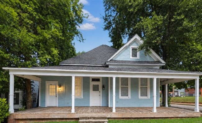 property at 1204 S McDonough St
