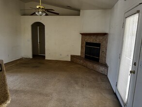 16324 Victoria Dr in Victorville, CA - Building Photo - Building Photo