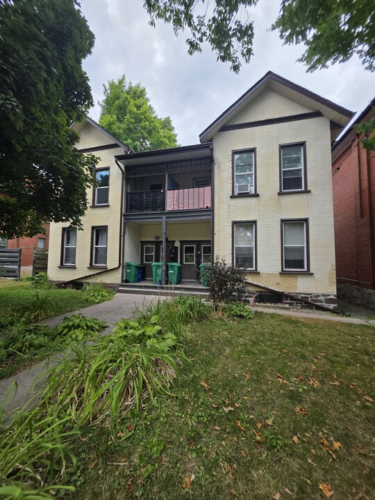 420 Stewart St in Peterborough, ON - Building Photo